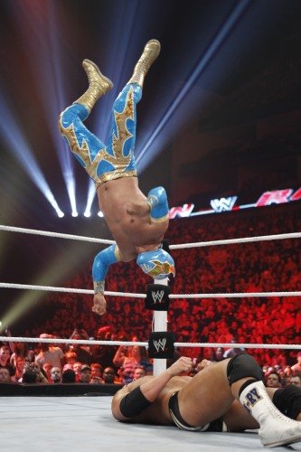 sin cara in action