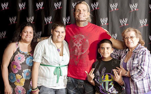 Jeff Hardy With His Fans - WWE Superstars - Wrestling Media