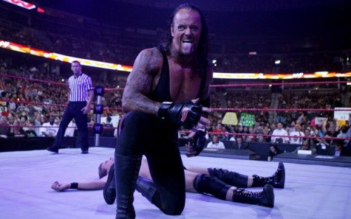 Resultados Extreme Rules 2020: "The Horror Show" desde el Milwaukee Arena, Atlanta, Georgia The-Horror-Expression-OF-Undertaker-After-Winning